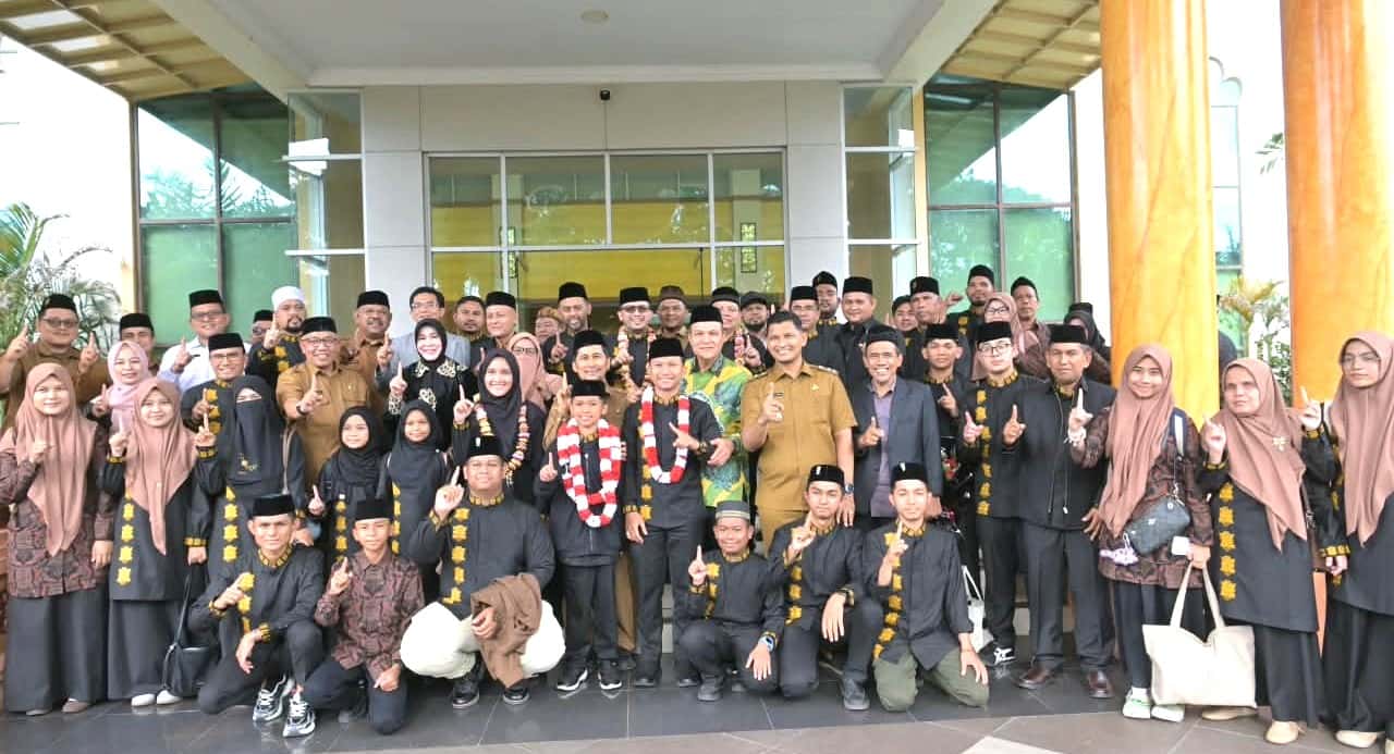 Lampaui Target Tembus 4 Besar, Kepulangan Kafilah MTQ Aceh Disambut Haru Pejabat Pemprov di Bandara SIM