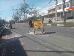 Terima Laporan Dari Warga, PUPR Aceh Barat ,Perbaiki Jalan Nasional Yang Rusak