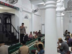 Safari Ramadhan, Kapolres Aceh Selatan Laksanakan Shalat Tarawih Berjamaah dan Sampaikan Pesan Kamtibmas di Meukek