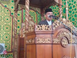 Pulang Kampung, Prof.Dr.Maizuddin, M.Ag Khatib Idul Fitri Di Gampong Suaq Bakung