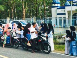 Murid SDIT Rabbani Qur’an School Berbagi Ratusan Takjil untuk Warga