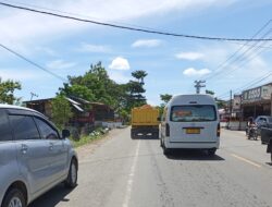 Abai Tutup Terpal, Truk Galian C di Samahani Tebar Debu dan Ancaman