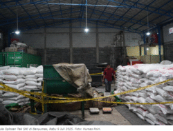 Polisi Bongkar Gula Oplosan Tak SNI, Lebih dari 70 Ton Barang Bukti Diamankan