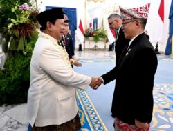 Presiden Prabowo dan Jajaran Menteri Kompak Kenakan Pakaian Adat di Upacara Peringatan Detik-Detik Proklamasi