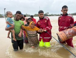 Polda Aceh Kerahkan Personel untuk Bantu Korban Banjir, Imbau Warga Tetap Waspada