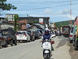 Antrean BBM Mengular hingga 1 KM di Labuhanhaji, Sopir dan Warga Keluhkan Kemacetan Tanpa Petugas