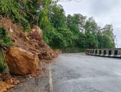 Sisa Longsor Gunung Batu Itam Masih Mengancam, Pengendara Lintas Tapaktuan Diminta Ekstra Waspada