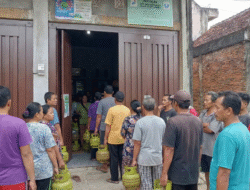 Ratusan Warga Labuhanhaji “Serbu” Pangkalan LPG, Kecewa Stok Minim dan Harga Jual di Atas Plang Resmi