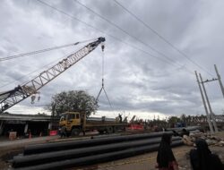 Baru 4 Jam Diresmikan Pejabat, Jembatan Bailey Kutablang Langsung Amblas Dihajar Truk