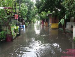HUJAN DERAS GUYUR BANDA ACEH, AKSES JALAN MENUJU RUMAH SAKIT PETRA MEDICA TERGENANG