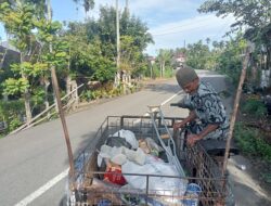 Pantang Mengemis Meski Bertongkat, Cut Lem “Si Muazzin Rongsokan” Getarkan Hati Warga Aceh Besar