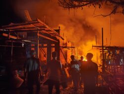 Duka Pergantian Tahun di Kluet Utara: 5 Rumah Ludes Terbakar, Camat Salurkan Bantuan Masa Panik