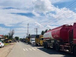 “Kalau Gitu Tutup Saja Jembatannya,” Keluh Sopir Logistik Hadapi Pembatasan di Jembatan Bailey Kuta Blang