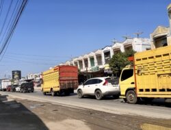 Bertaruh Stamina di Kuta Blang: Sopir Truk Logistik Berjuang Lawan Dehidrasi di Tengah Antrean dan Cuaca Panas