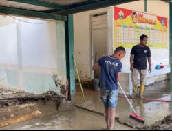 Semangat Raihan di Tengah Lumpur: Relawan Turun Tangan Bantu Pulihkan SD Negeri 11 Peusangan Pascabanjir