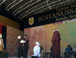 Penegakan Qanun Jinayat: Empat Terpidana Dieksekusi Cambuk di Taman Sari, Tertinggi Capai 140 Kali