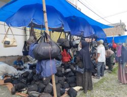 Berkah Ramadhan di Kota Fajar: Tas Ekonomis Serba Rp20 Ribu Laku Keras Diserbu Warga