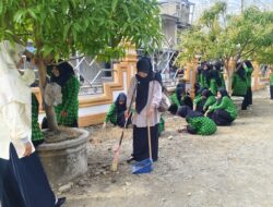 Sambut Ramadhan, MAN 4 Aceh Selatan Gelar Aksi Karakter Bersihkan Masjid Baiturrahim