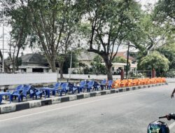 Penertiban Satpol PP Banda Aceh ‘Tebang Pilih’? Trotoar Neusu Dipenuhi Kursi Usaha, Pejalan Kaki Terusir