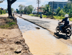 Warga Geurugok Protes Proyek Jalan Nasional: Akses Rumah Terputus, Galian Jadi ‘Parit’ Mangkrak