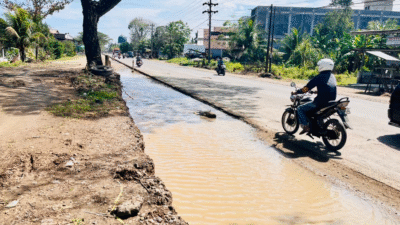 Warga Geurugok Protes Proyek Jalan Nasional: Akses Rumah Terputus, Galian Jadi ‘Parit’ Mangkrak