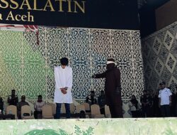 Melanggar Qanun Ikhtilath, Pasangan Non-Muhrim Jalani Eksekusi Cambuk di Taman Sari Banda Aceh
