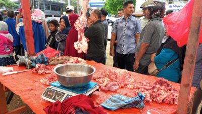 Harga Beda Tipis dan Tak Bisa Pilih Daging, Warga Keluhkan Kualitas Pasar Murah Pemko Banda Aceh