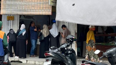 Ramadhan Tiba, Warga Banda Aceh Serbu Toko Emas di Pasar Aceh untuk Investasi dan Dana Puasa