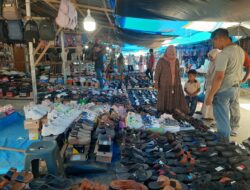 Jelang Idul Fitri, Warga Padati Pasar  Kota Fajar Berburu Kebutuhan Lebaran