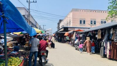 Jelang Lebaran, Aktivitas Hari Pekan di Pasar Gandapura Mulai Ramai