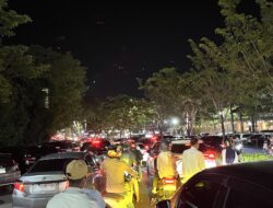 Kunjungan Plaza Aceh Membludak Menjelang Lebaran Menyebabkan Kemacetan Sepanjang Beurawe