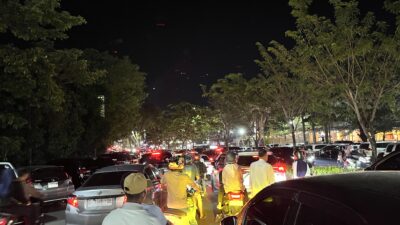 Kunjungan Plaza Aceh Membludak Menjelang Lebaran Menyebabkan Kemacetan Sepanjang Beurawe