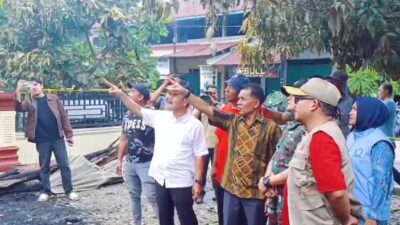 Update Pasca Kebakaran Kota Fajar: Wabup Baital Mukaddis Tinjau Lokasi, Salurkan Bantuan Masa Panik dan Dapur Umum