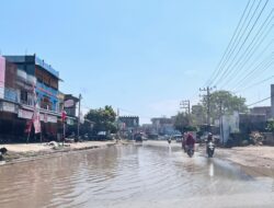 Diguyur Hujan Semalaman, Jalan Medan–Banda Aceh di Krueng Mane Tergenang