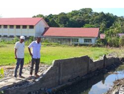 Cegah Genangan Saat Musim Hujan, Drainase Lapangan Bola Gampong Kotafajar Selesai Dikeruk