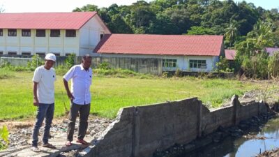 Cegah Genangan Saat Musim Hujan, Drainase Lapangan Bola Gampong Kotafajar Selesai Dikeruk